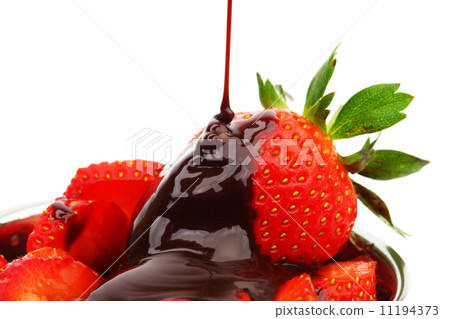 strawberry in chocolate 11194373