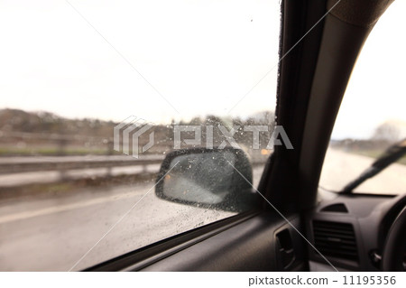 drive on rain 11195356