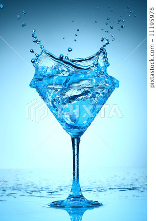 blue coctail splash 11195978