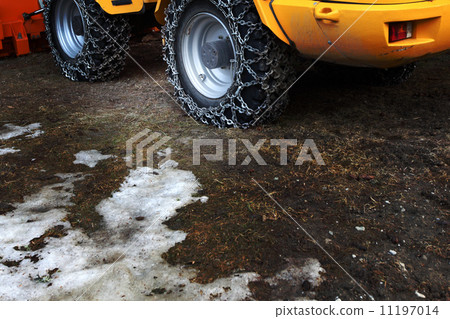 wheel of the tractor 11197014