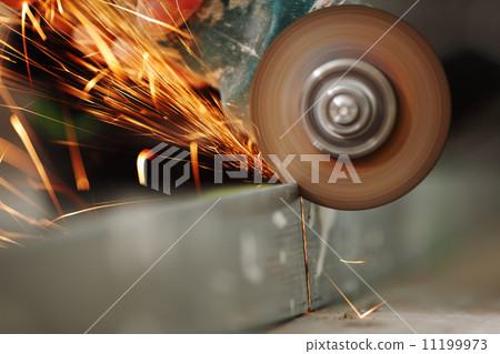 metal sawing 11199973