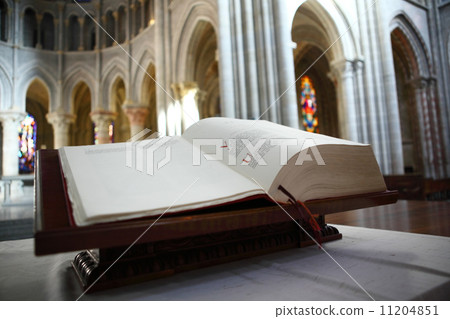 bible in church 11204851