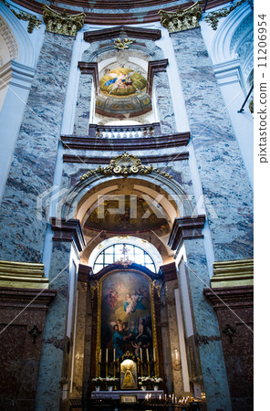 Inside of The St. Charles's Church (Karlskirche) in Vienna 11206954