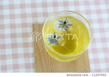 Borage floating green tea Borage floating green tea 11207445