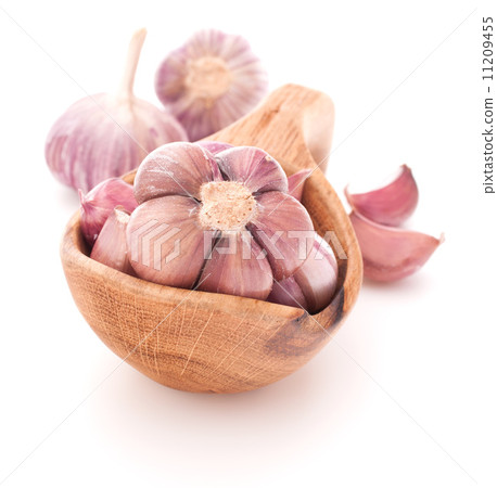 Garlic cloves in wooden bowl isolated on white background Garlic cloves in wooden bowl isolated on white background 11209455