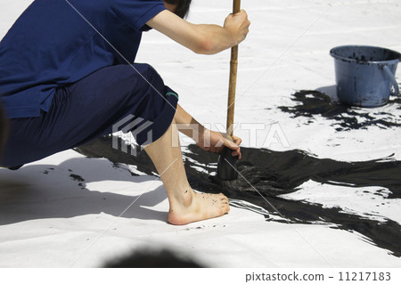 Calligraphy performance by students 11217183