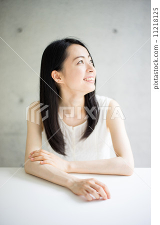 Thinking woman Thinking woman 11218125