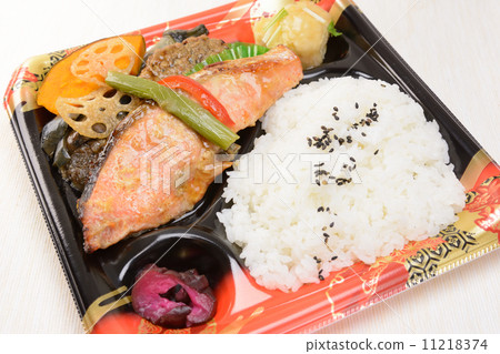 美味的三文魚午餐盒 美味的三文魚午餐盒 11218374