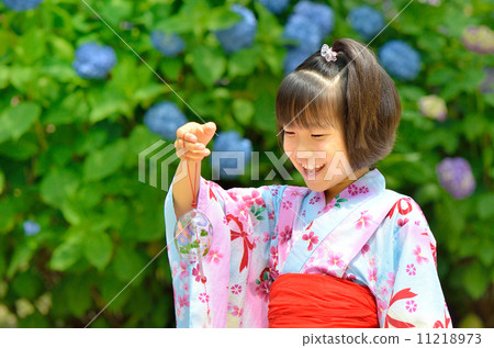 Yukata girl (hydrangea) 11218973