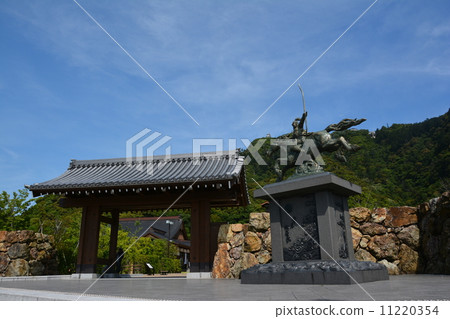 Gifu Castle and Oda Nobunaga Statue 11220354