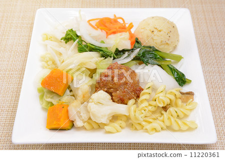 Delicious colored vegetable hot salad Delicious colored vegetable hot salad 11220361