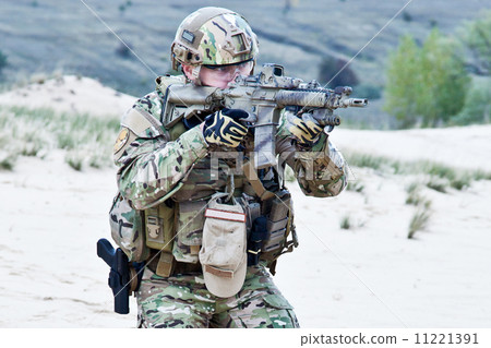 US soldier US soldier 11221391