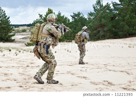 US soldier US soldier 11221393