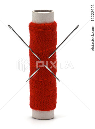 Needle and thread isolated over white background 11222601