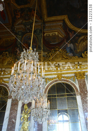 Mirror corridor, between mirrors, Palace of Versailles Mirror corridor, between mirrors, Palace of Versailles 11223138