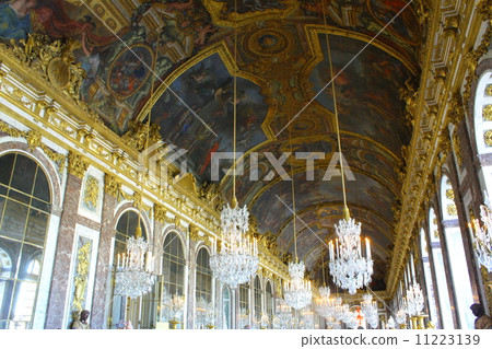 Mirror corridor, between mirrors, Palace of Versailles Mirror corridor, between mirrors, Palace of Versailles 11223139