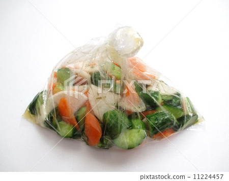 Easily pickled in plastic bags They are pickles simply with a plastic bag. 11224457