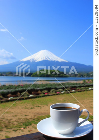 看富士山的同時看早晨喝咖啡？ 11229694