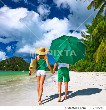 Couple in green on a beach at Seychelles 11230598