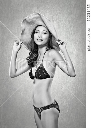 Sexy Asian bikini woman 11231485