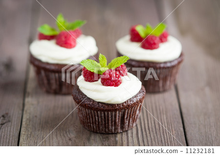 Raspberry chocolate cupcakes Raspberry chocolate cupcakes 11232181