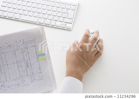 Clicking businessman's hand 11234296