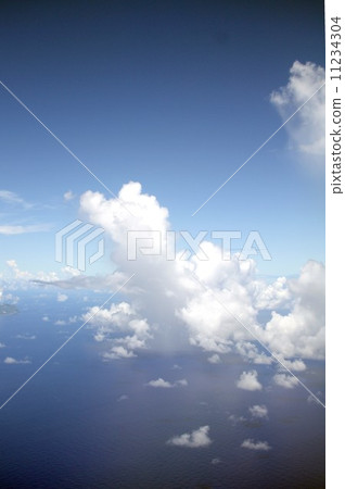 積雲在夏季發生在太平洋上 11234304