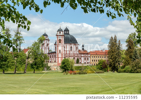 Famous Baroque chateau Jaromerice nad Rokytnou Famous Baroque chateau Jaromerice nad Rokytnou 11235595