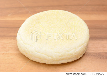 Delicious English muffin 11239527