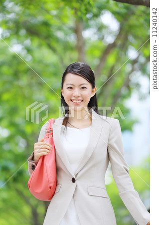 young woman      11240142