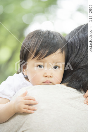 1 year old girl 11242993