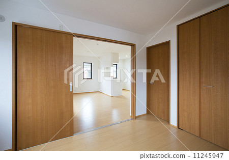 新建的公寓·起居室·西式房間 11245947