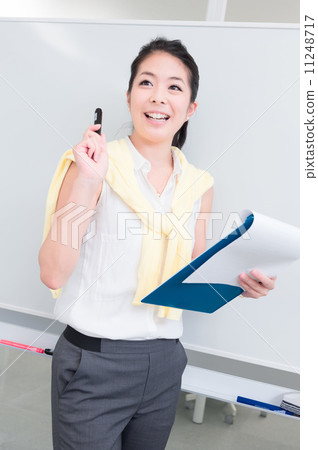 Casual style business woman Casual style business woman 11248717
