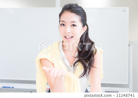 Casual style business woman 11248741