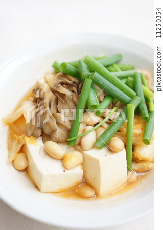 蒸大豆和豆腐的泡菜湯 蒸大豆和豆腐的泡菜湯 11250354