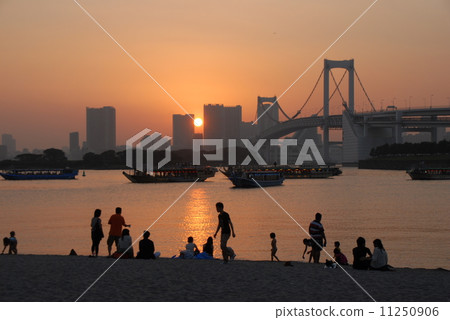 Falling into a valley in a high rise 11250906