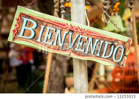 Welcome sign in Spanish Welcome sign in Spanish 11253815