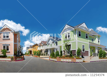 新建郊區住宅區的一排房屋 11254374