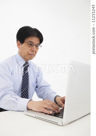 A man in a suit 11255245