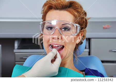 dentist inserts splint 11258342