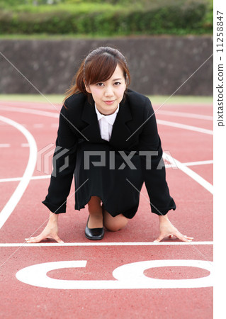 在體育場鍛煉的婦女 在體育場鍛煉的婦女 11258847