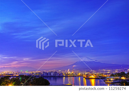工廠夜景和富士山 11259274
