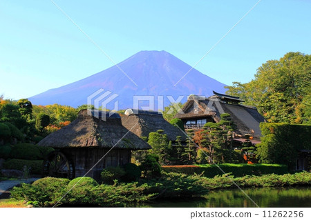 Scenery with Mt. Fuji and roof with roof 11262256