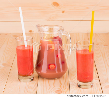 glasses of strawberry smoothie 11264506