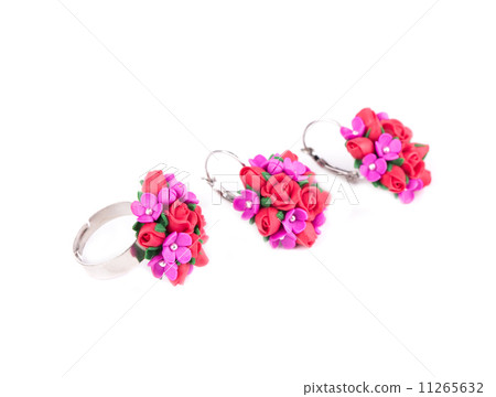 Ring and earrings with flowers set. Ring and earrings with flowers set. 11265632