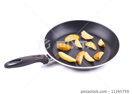 Frying pan with potatoes closeup 11265759