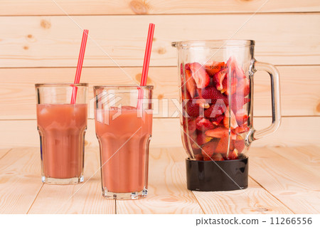 Glasses of strawberry smoothie 11266556