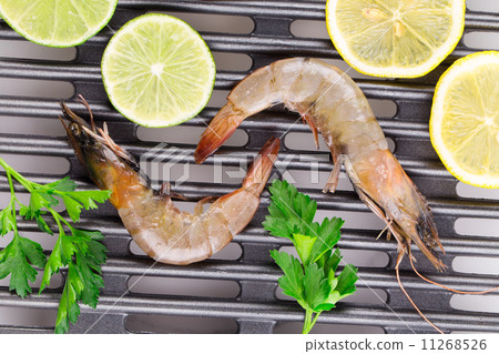 Fresh shrimps with lemon and parsley. Fresh shrimps with lemon and parsley. 11268526