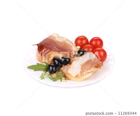 Salad with arugula and prosciutto. Salad with arugula and prosciutto. 11269344