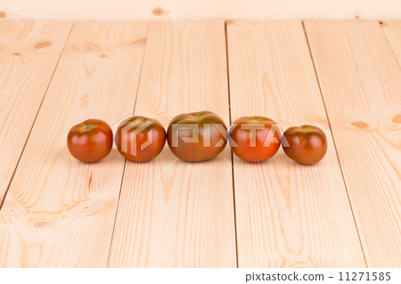 Fresh cherry tomatoes in a row. 11271585